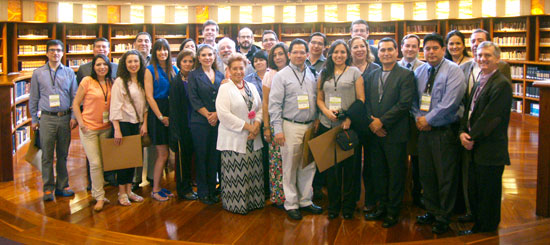 Visitan participantes de IGLU la Biblioteca Universitaria “Raúl Rangel Frías”